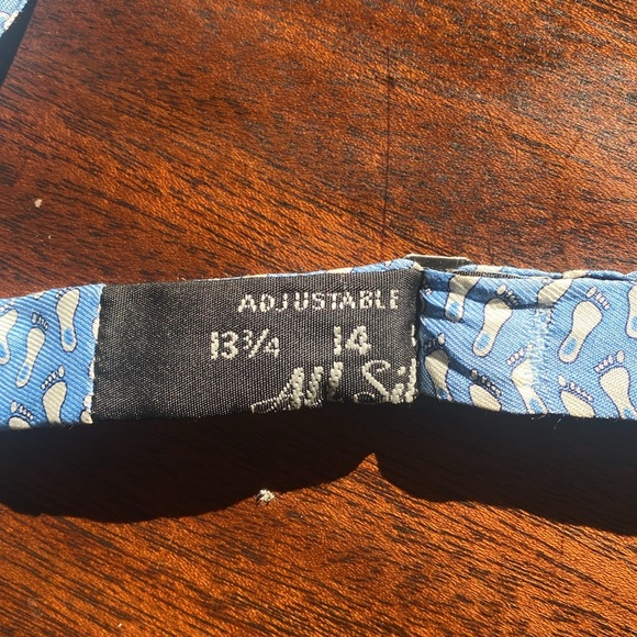 Vineyard Vines Bow Tie - Picture 3 of 4